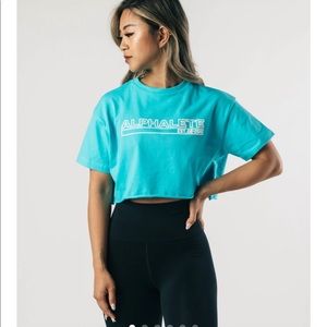 Alphalete Outlined Short Sleeve Crop